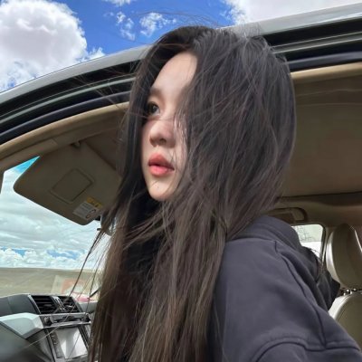 穿着旗袍的女孩
